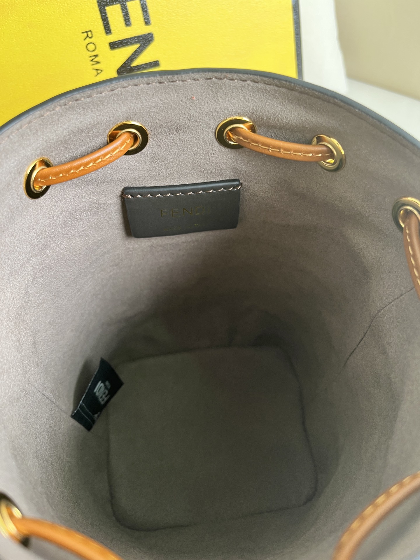 handbags FENDI 226 size:12*18*10cm - vstockx