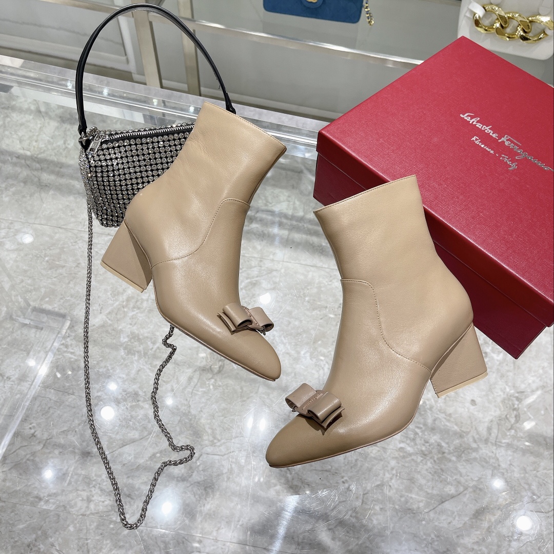 Salvatore Ferragamo Boots 8 - vstockx