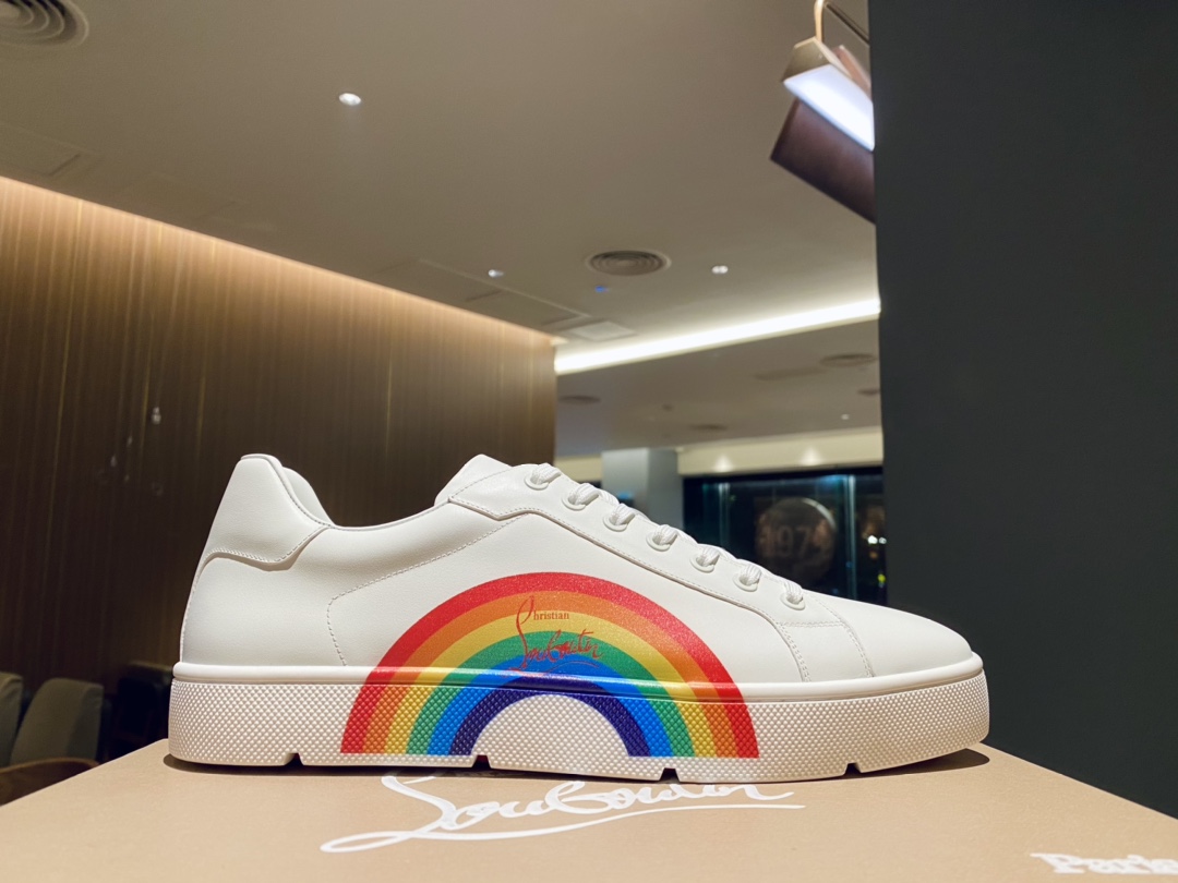 Christian Louboutin Low Top Sneakers 6 - vstockx