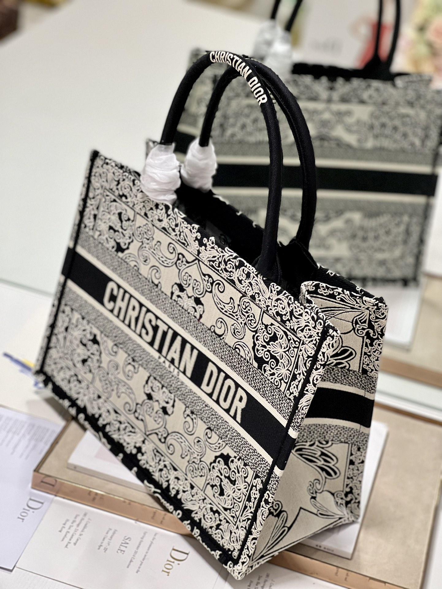 Handbag Dior 1286 size 36  28 cm - vstockx