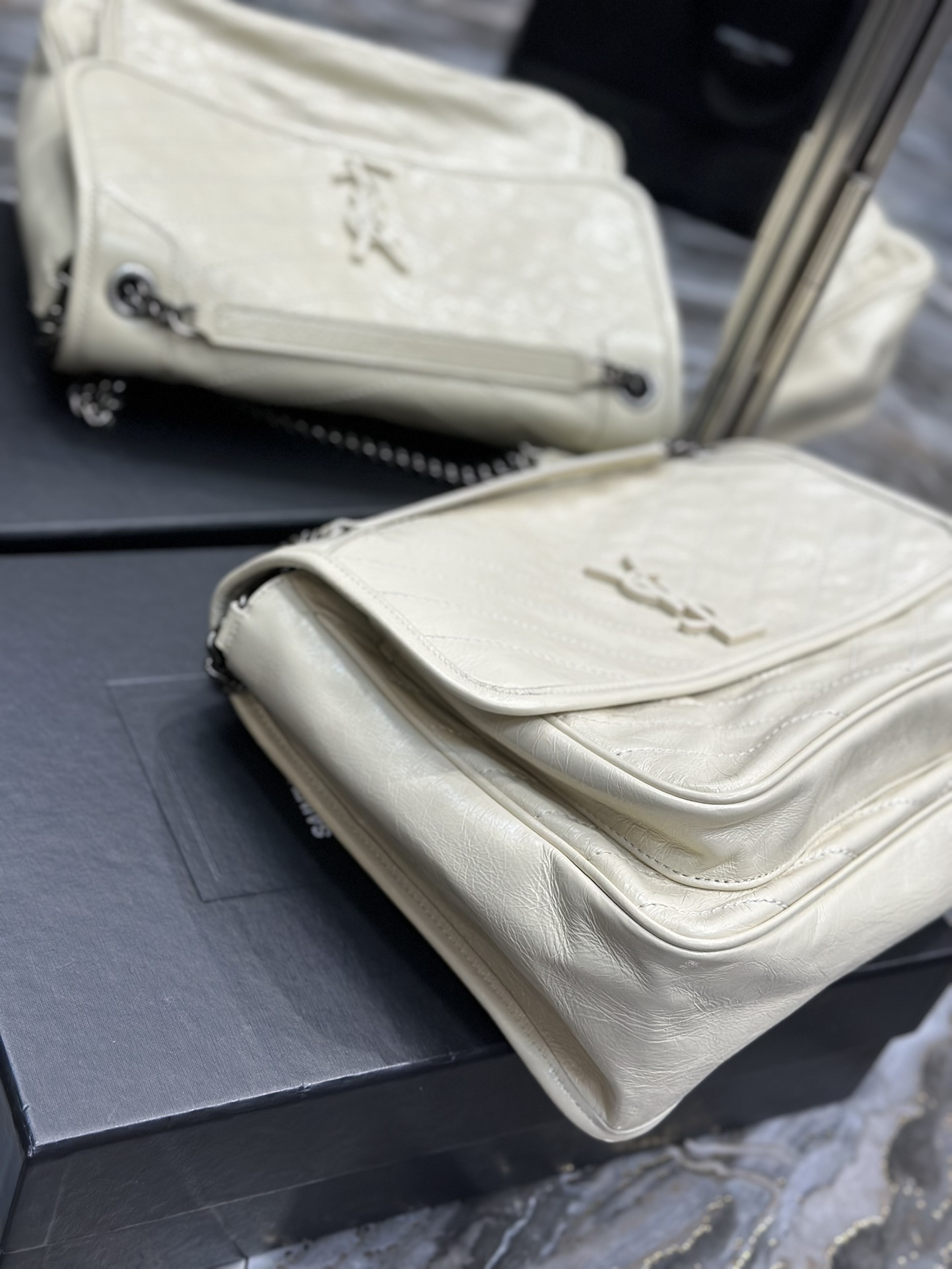 Handbags SAINT LAURENT 498830 size 32x23x9 CM - vstockx