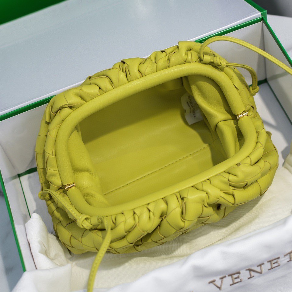 handbags Bottega Veneta The pouch size:23*13*8 - vstockx