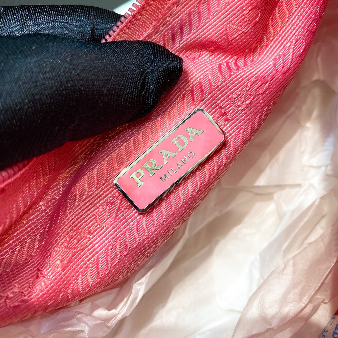 handbags prada Hobo1NE515 Re-edition 2000 Size:22*17*6 - vstockx