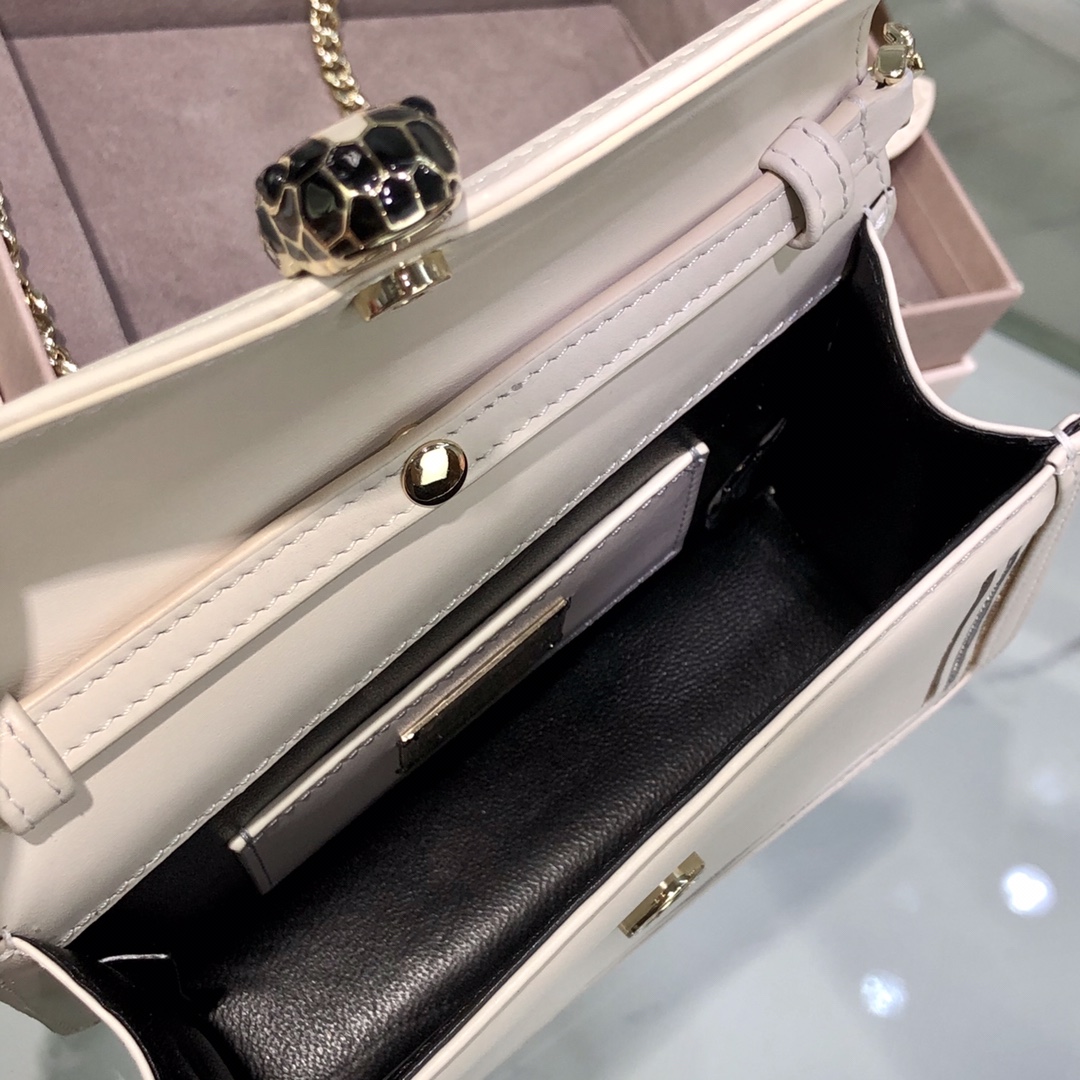 Handbags Bvlgari 288104 size:17.5*11*5 cm - vstockx