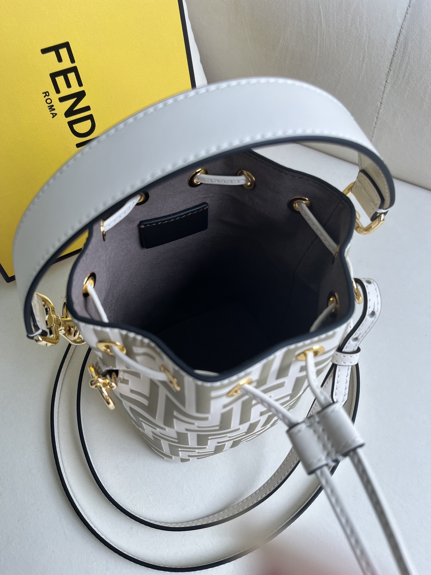 handbags FENDI 226 size:12*18*10cm - vstockx