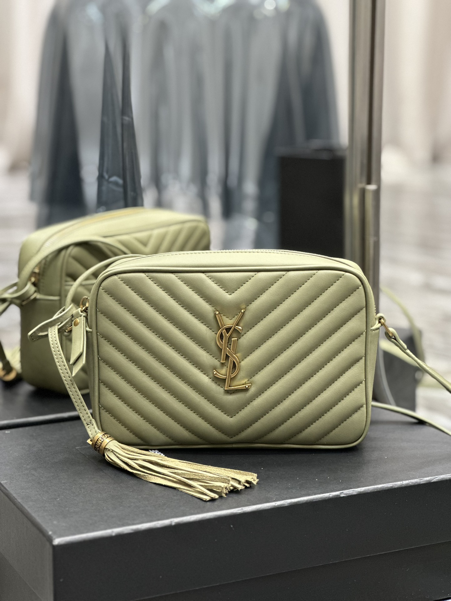 Handbags SAINT LAURENT 520534 size 23x16x6 cm - vstockx