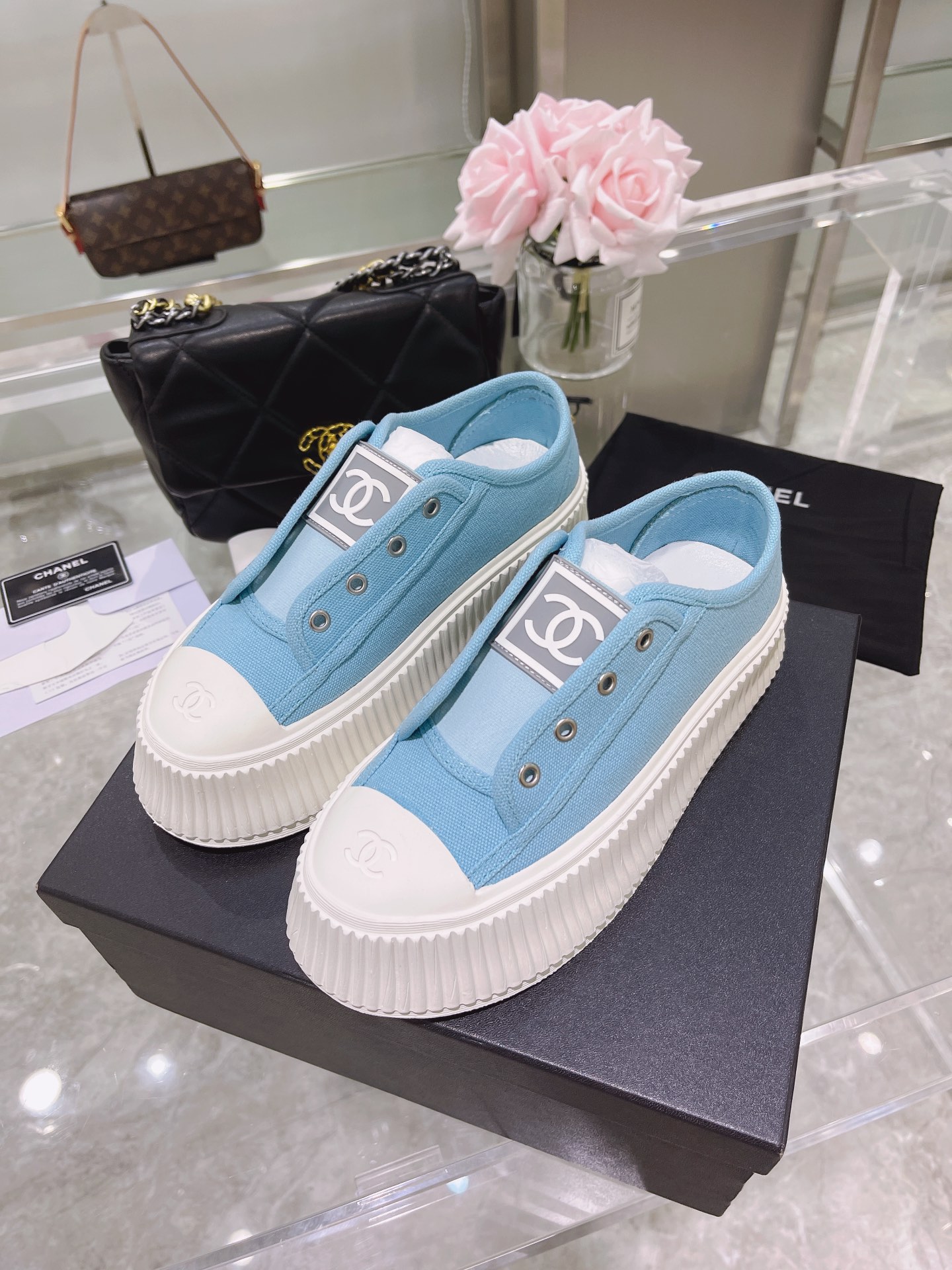 Chanel Platform Sneaker 17 - vstockx