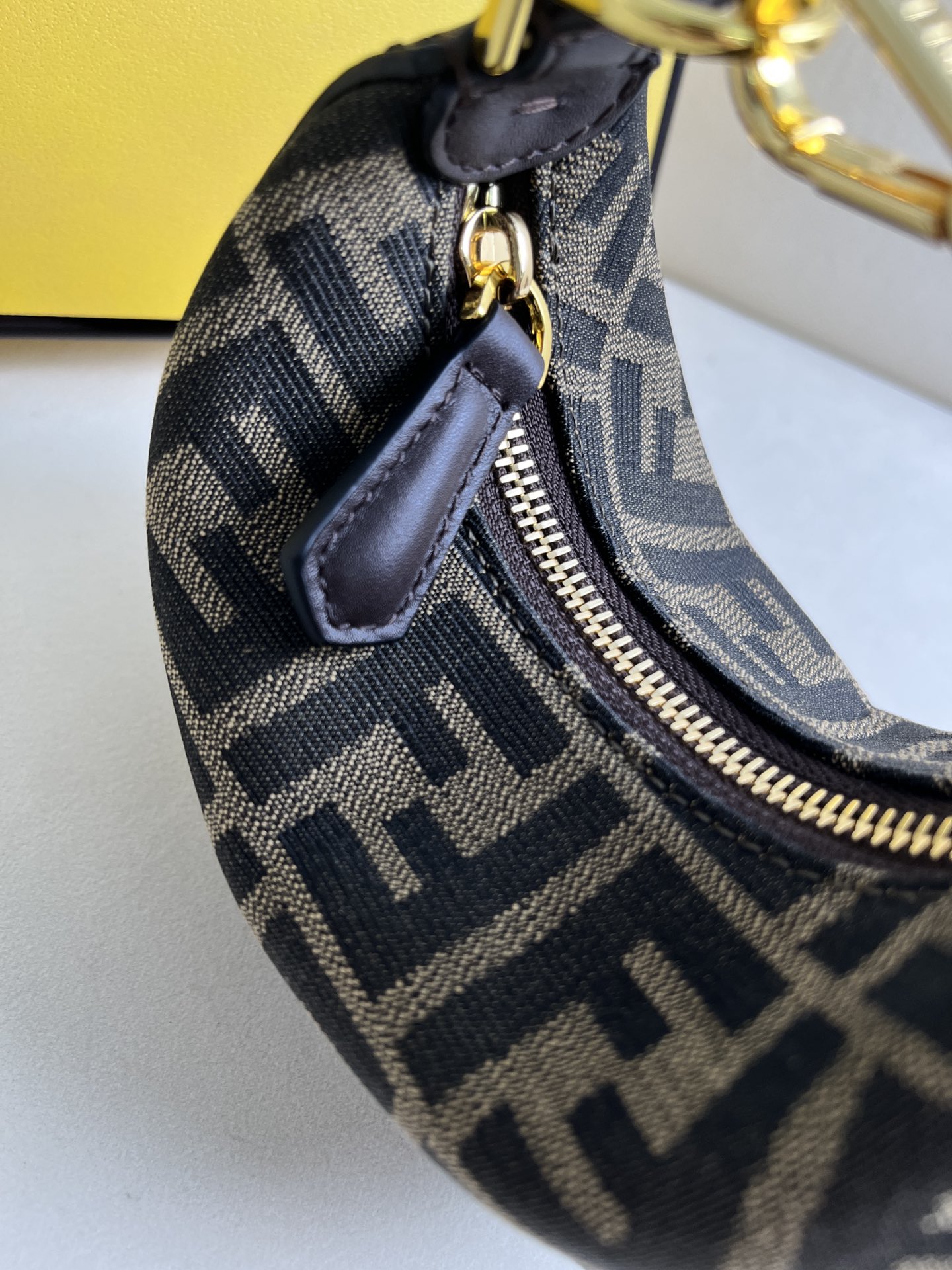handbags FENDI 208 size:18*13*6.5 - vstockx