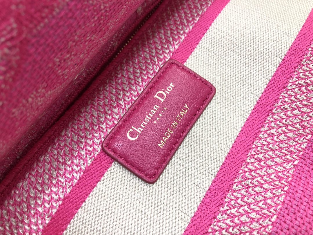 Handbag Dior M0566 size 32 x 25 x 11 cm - vstockx