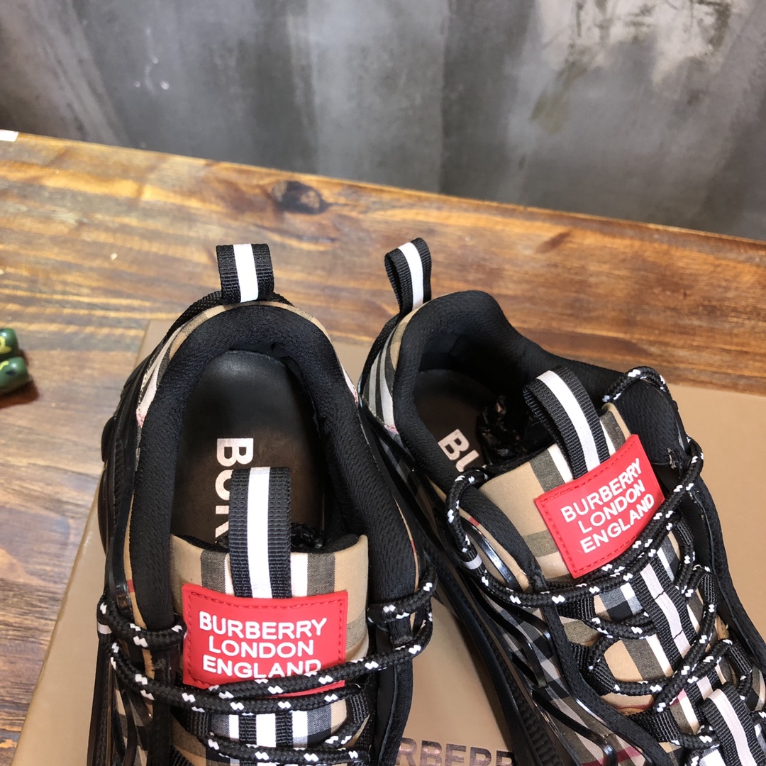 Burberry Arthur Vintage Sneaker 35 - vstockx