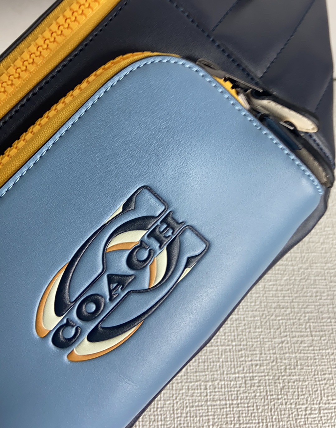 Handbags Coach cE552 size:30*12*4 - vstockx