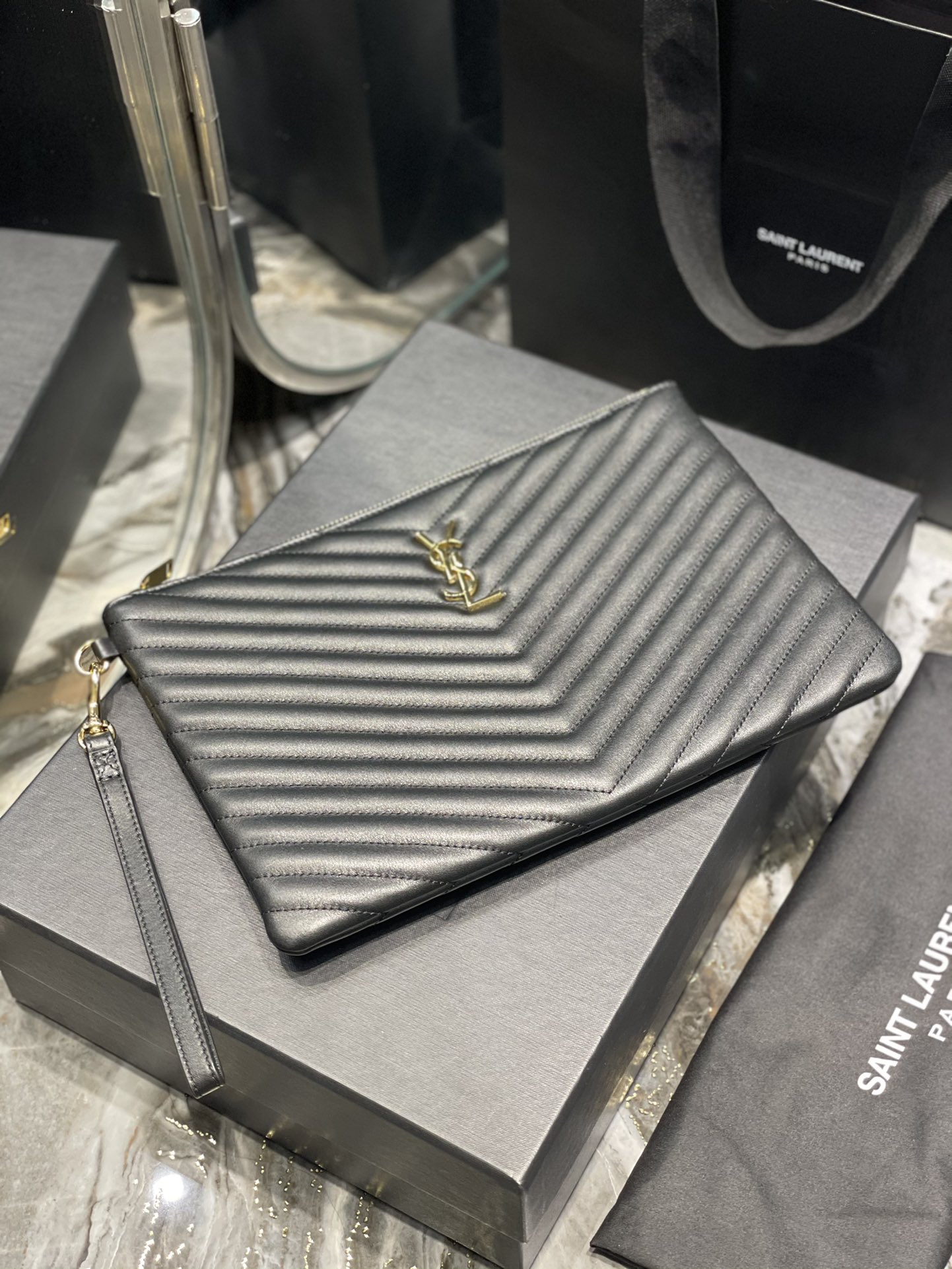 Handbags SAINT LAURENT 413444 size 30  21.5  2 cm - vstockx