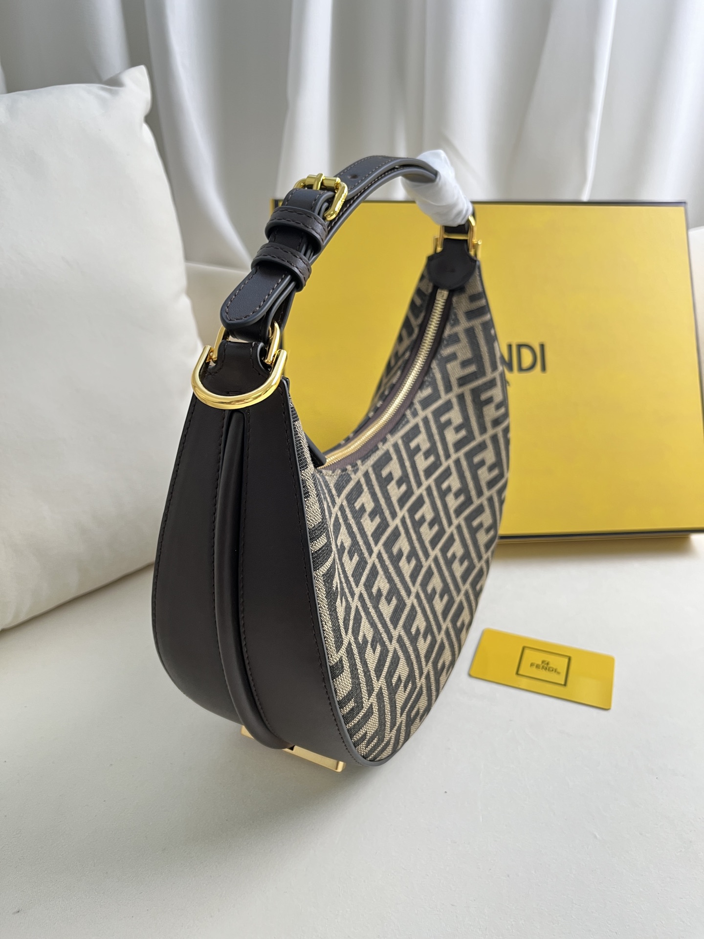 handbags FENDI 205 size:29*24.5*10cm - vstockx