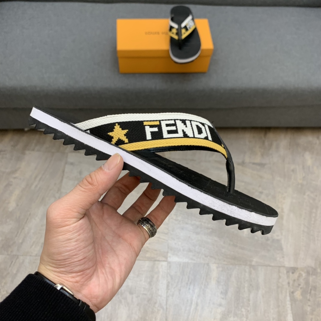 Fendi Slides 28 - vstockx