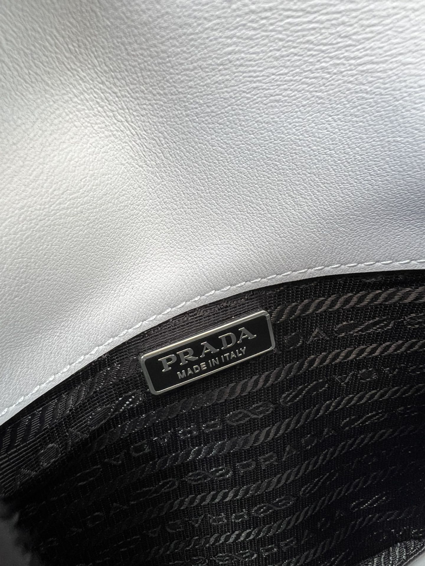 handbags prada 1BH188 17*14.5*7 - vstockx