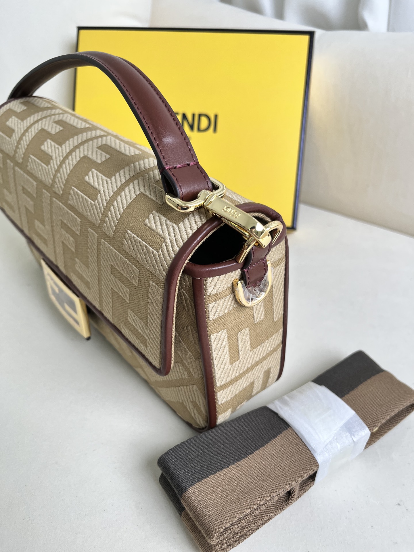 handbags FENDI 0159 size:26*5*15cm - vstockx