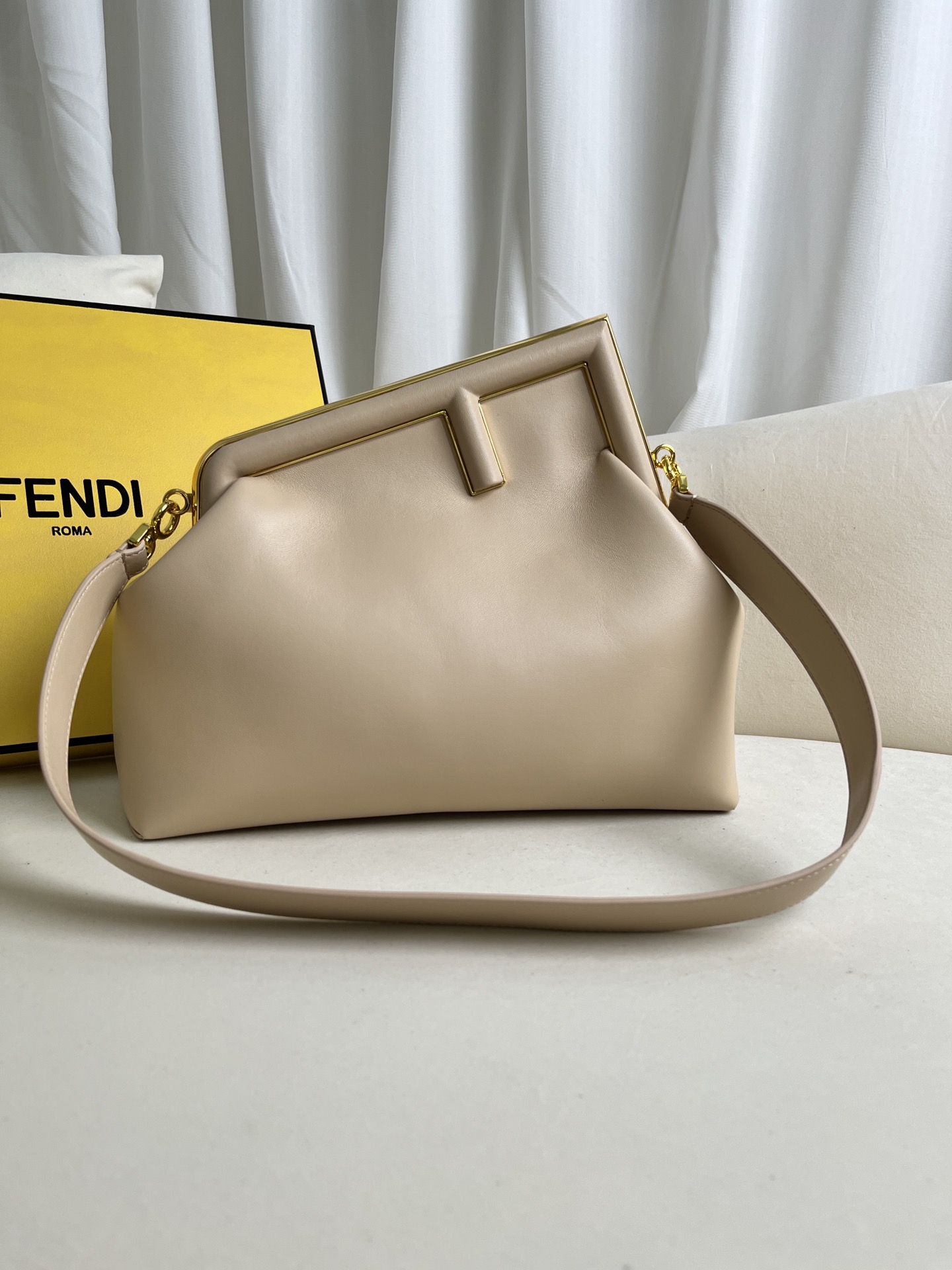 handbags FENDI 209 size:32.5*15*23.5cm - vstockx
