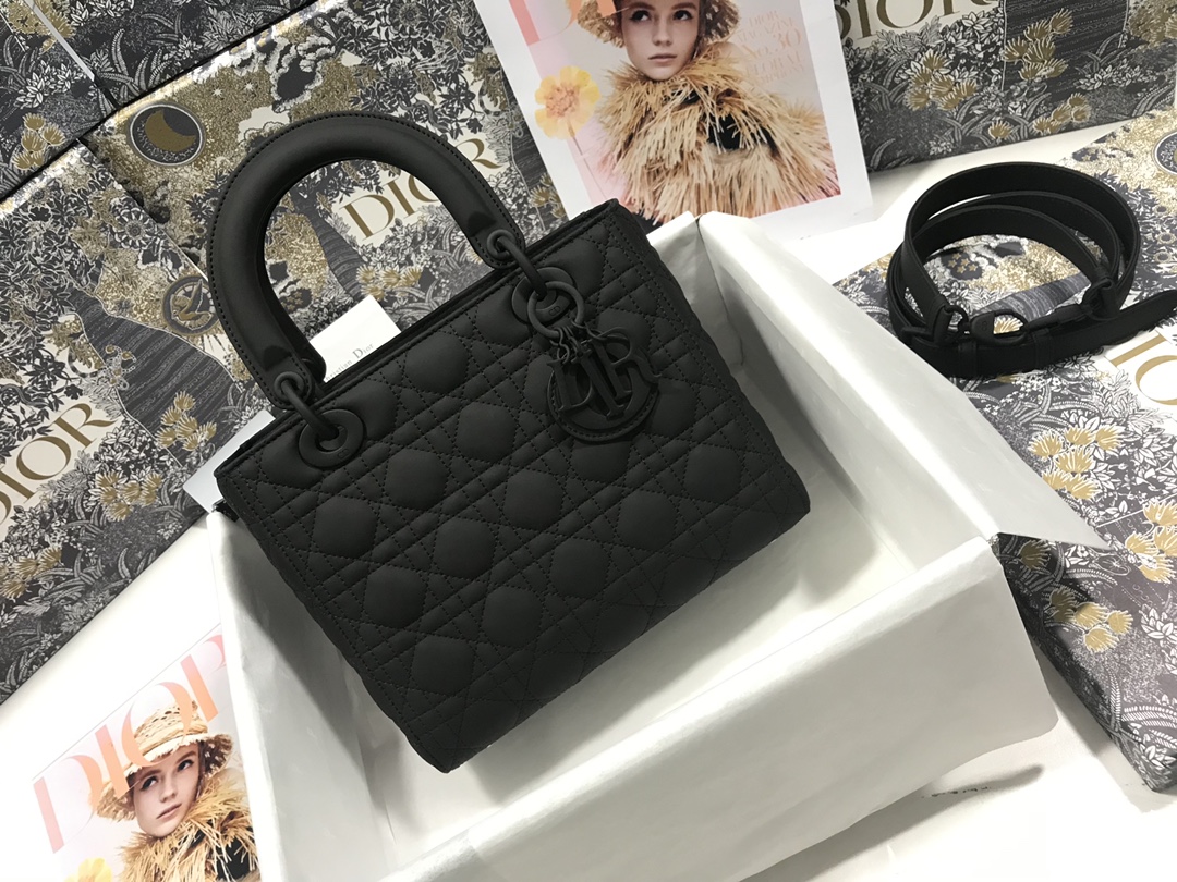 Handbag Dior M0565 size 24 x 20 x 11 cm - vstockx