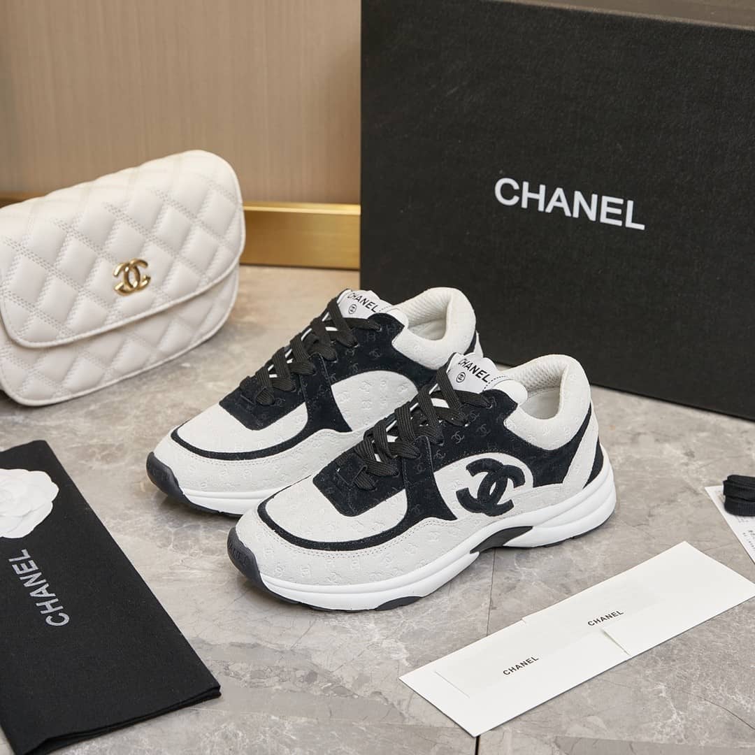 Chanel Low Top Trainer White Black (W) - vstockx