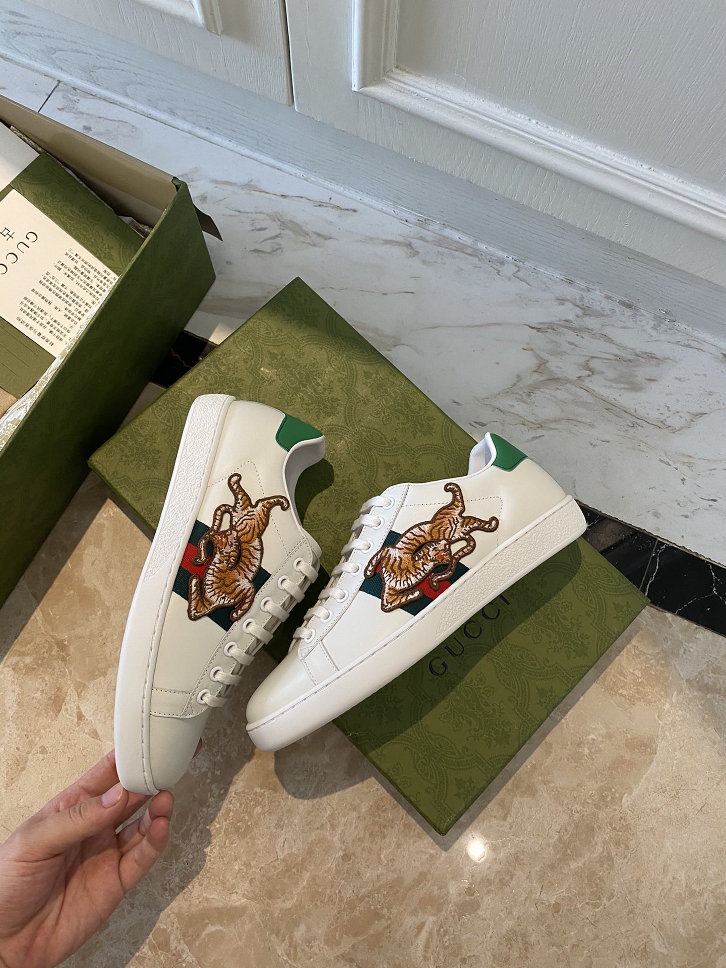 Gucci Women's Ace sneaker with bee sneaker 4 - vstockx