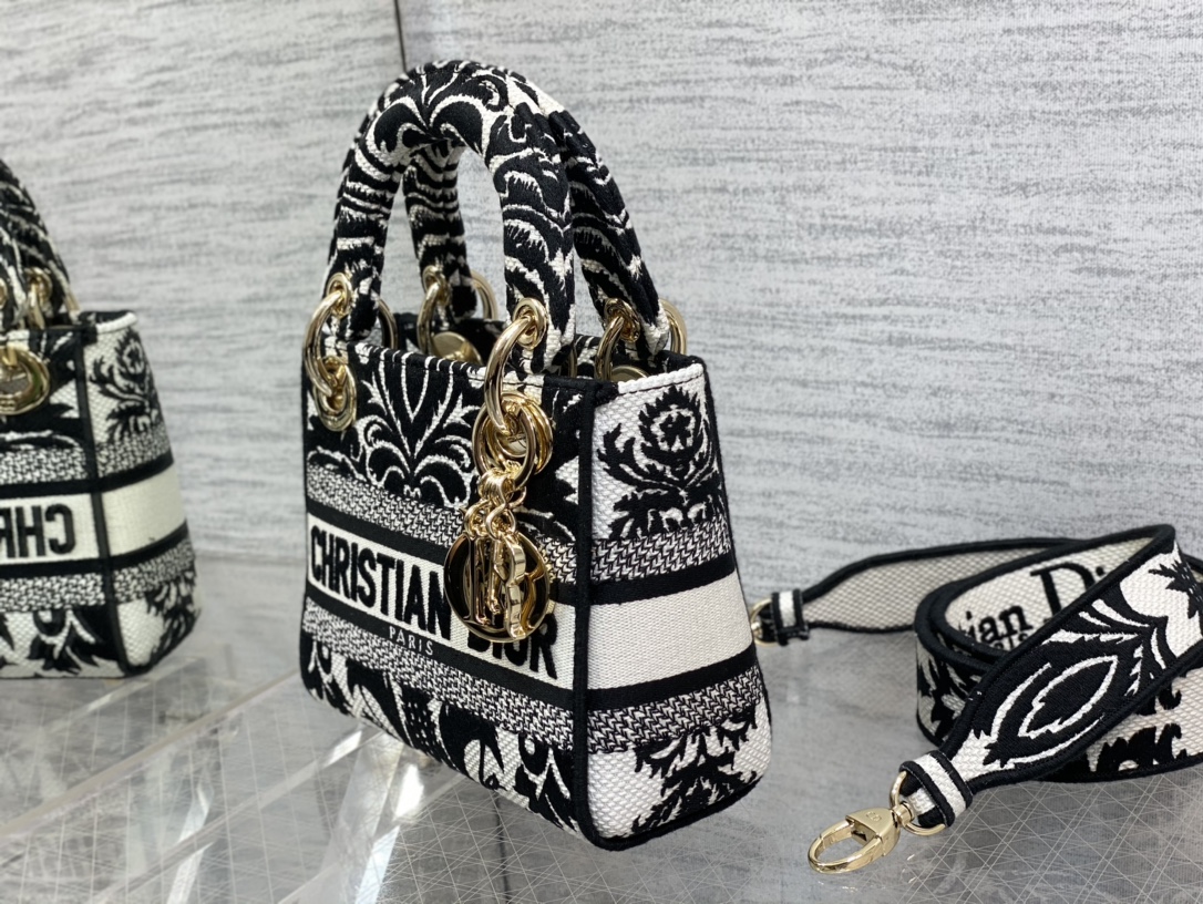 Handbag Dior size 17*7*15 cm - vstockx