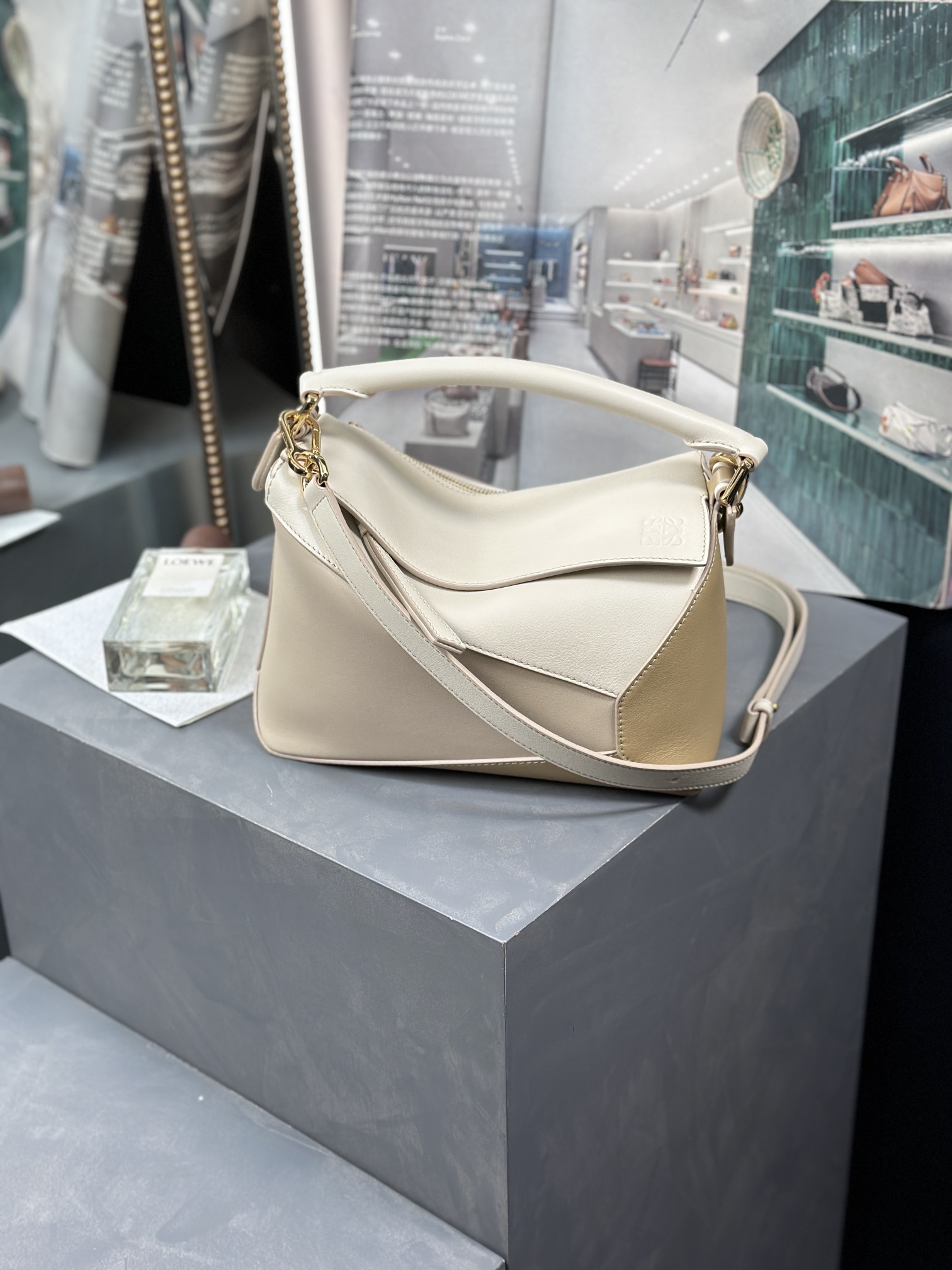 Handbags LOEWE   size:24-10.5-16 cm - vstockx