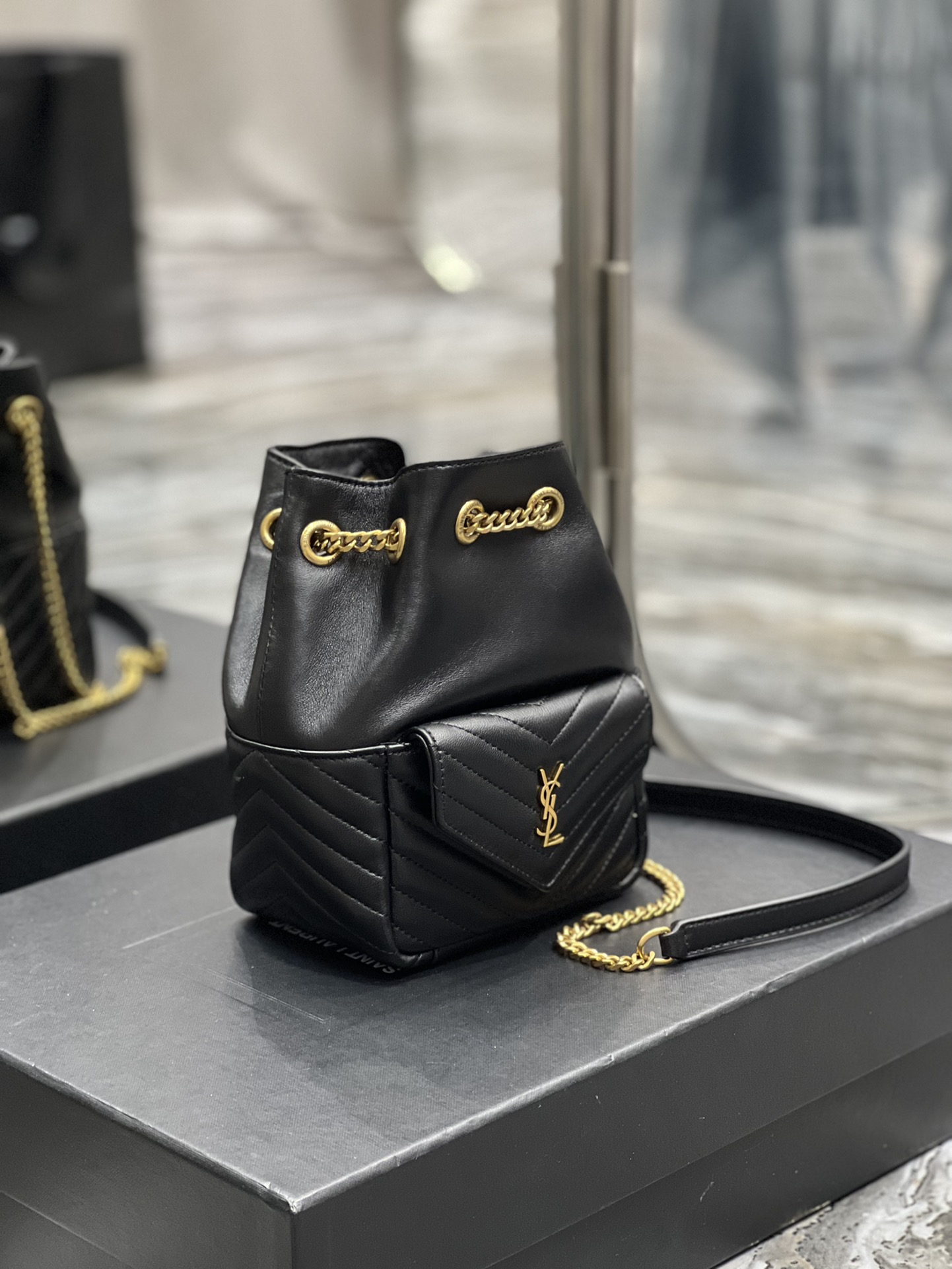 Handbags SAINT LAURENT 631052 size 19x13x13 cm - vstockx