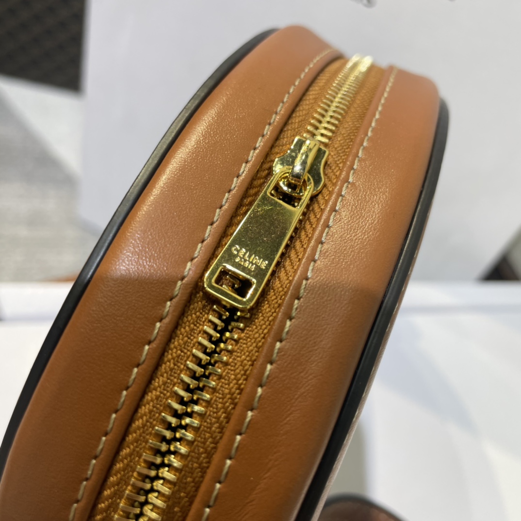 Handbags CELIN 101703 size:16x12.5x4 cm - vstockx