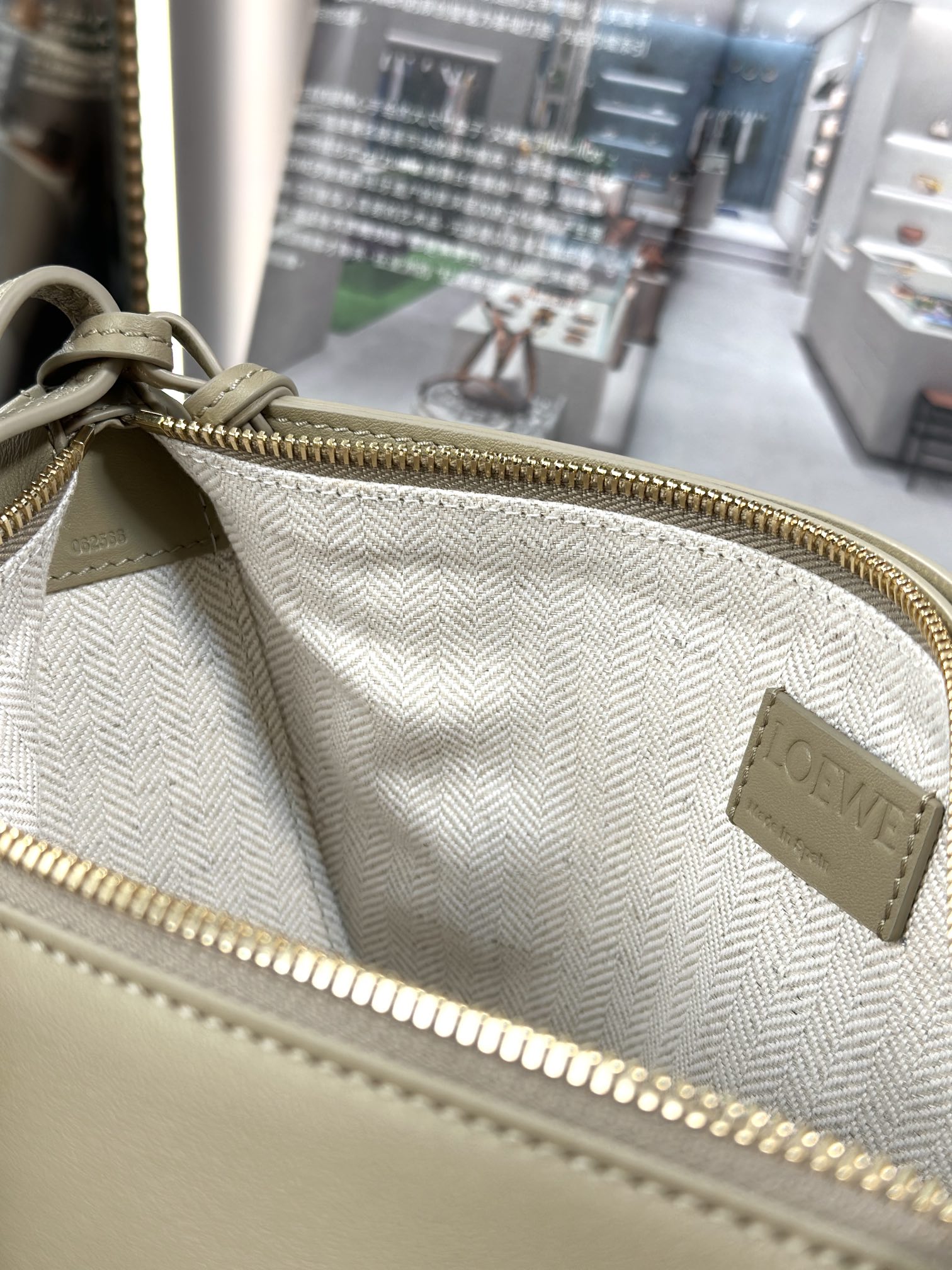 Handbags LOEWE   size:28-17-9.5 cm - vstockx