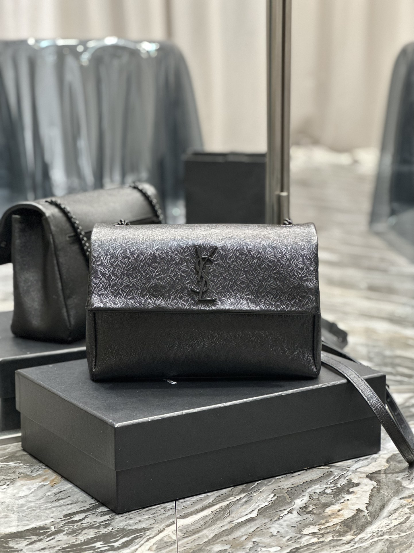 Handbags SAINT LAURENT 738819 size 28  18  11 cm - vstockx