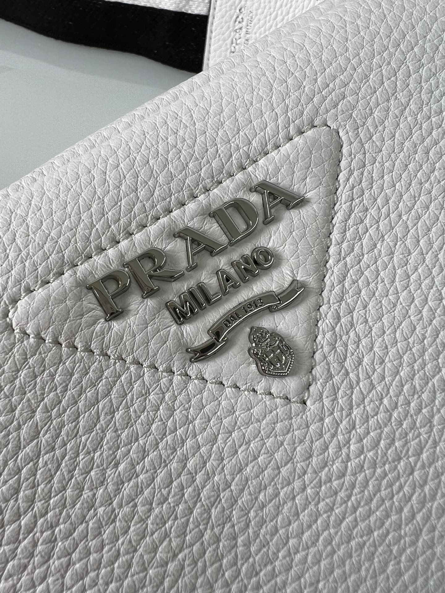 handbags prada 1BH192 19*12*6 - vstockx