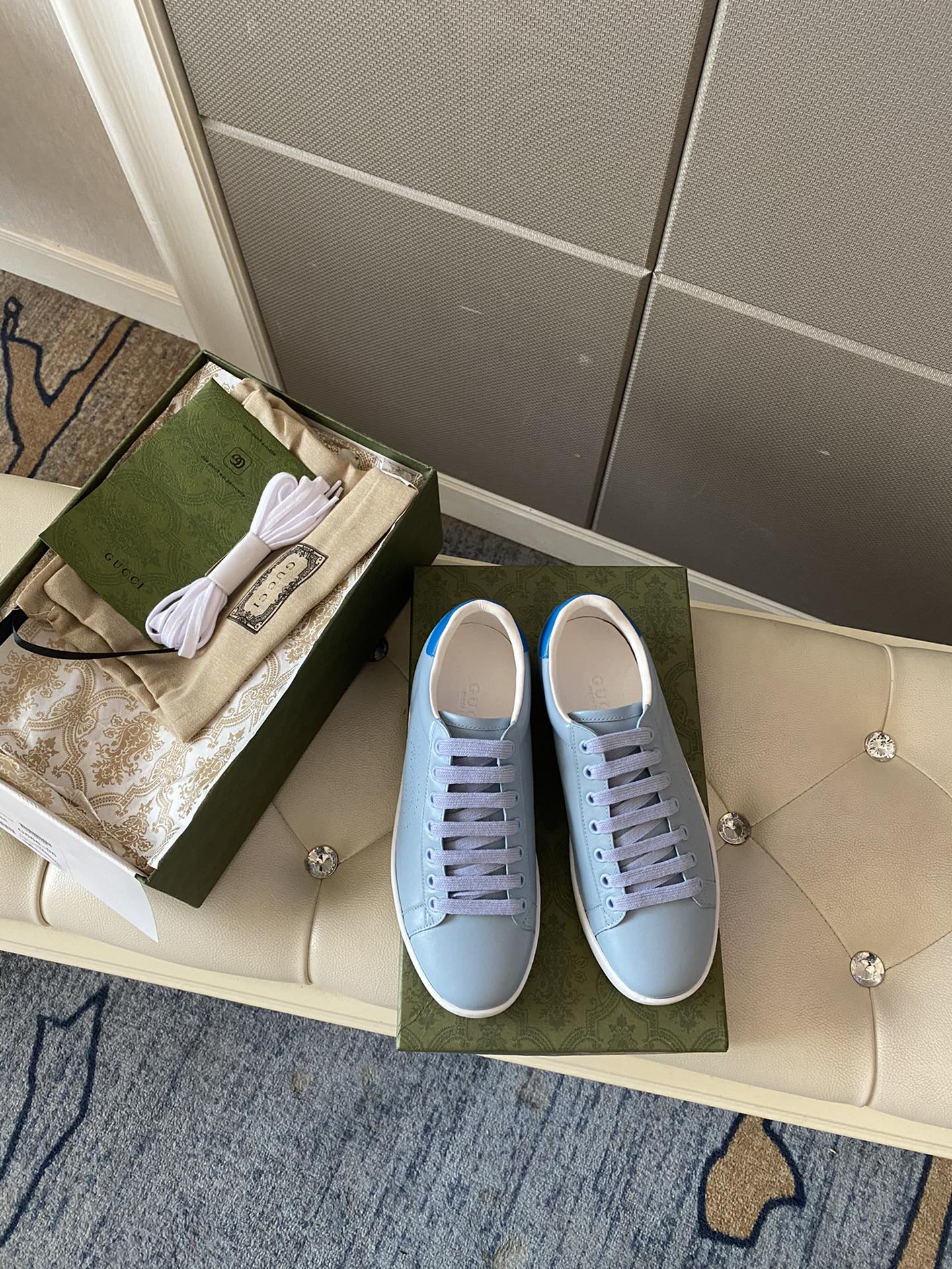 Gucci Women's Ace sneaker with bee sneaker 4 - vstockx