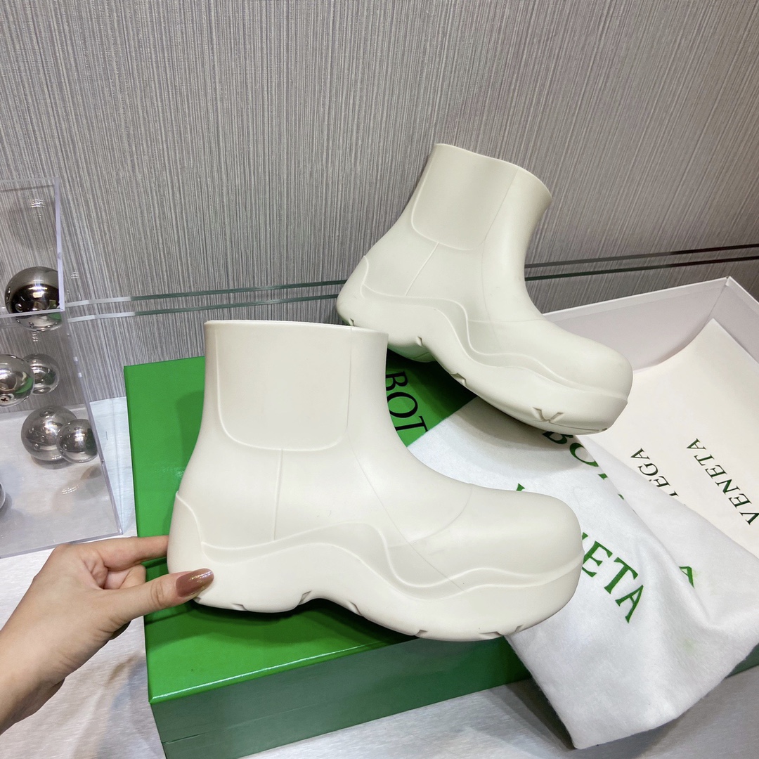 Bottega Veneta Boots 21 - vstockx