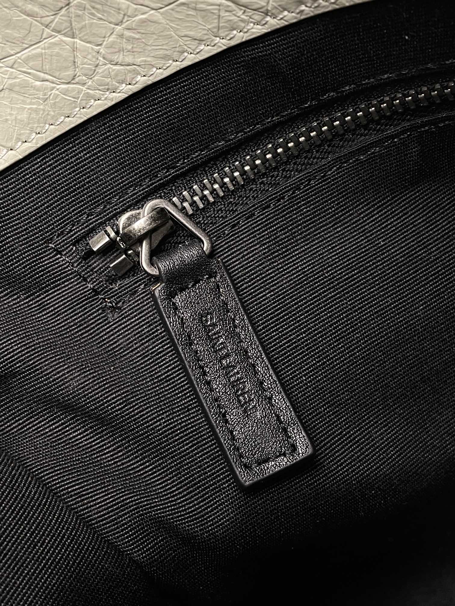 Handbags SAINT LAURENT 577999 size 33x27x11.5 cm - vstockx