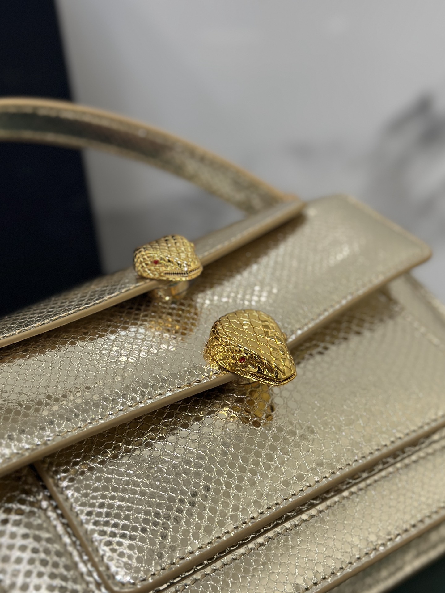 Handbags Bvlgari 288739 size:18.5*13*6.5 cm - vstockx