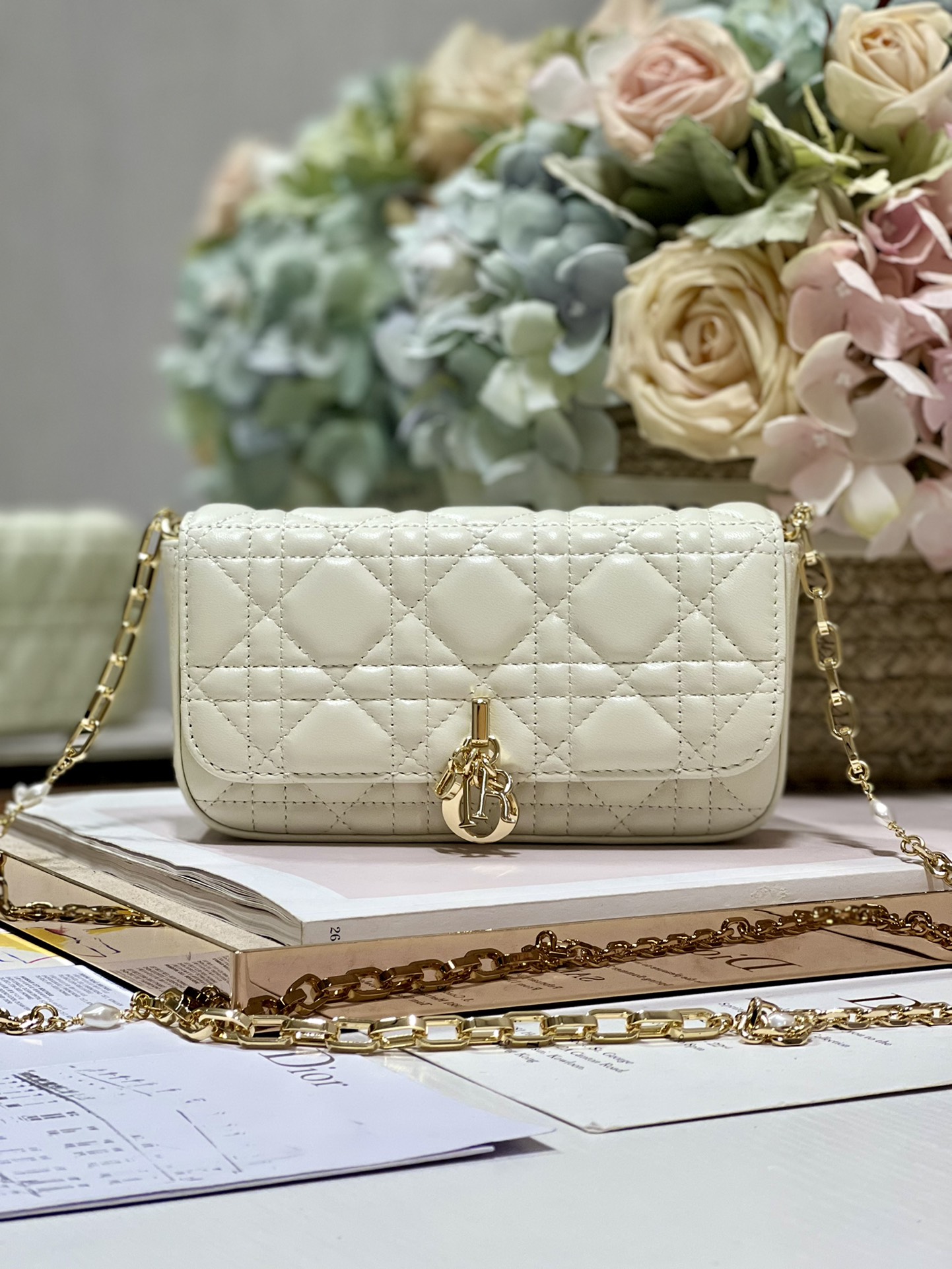 Handbag Dior 0977 size 18.5 x 10 x 4 cm - vstockx