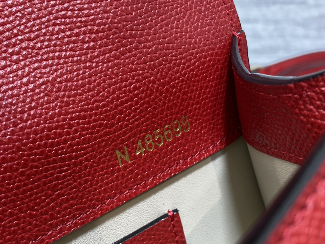 Handbag VALEXTRA size '**' - vstockx