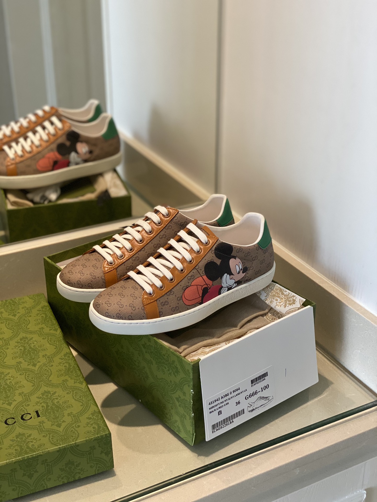 Gucci Women's Ace sneaker with bee sneaker 4 - vstockx