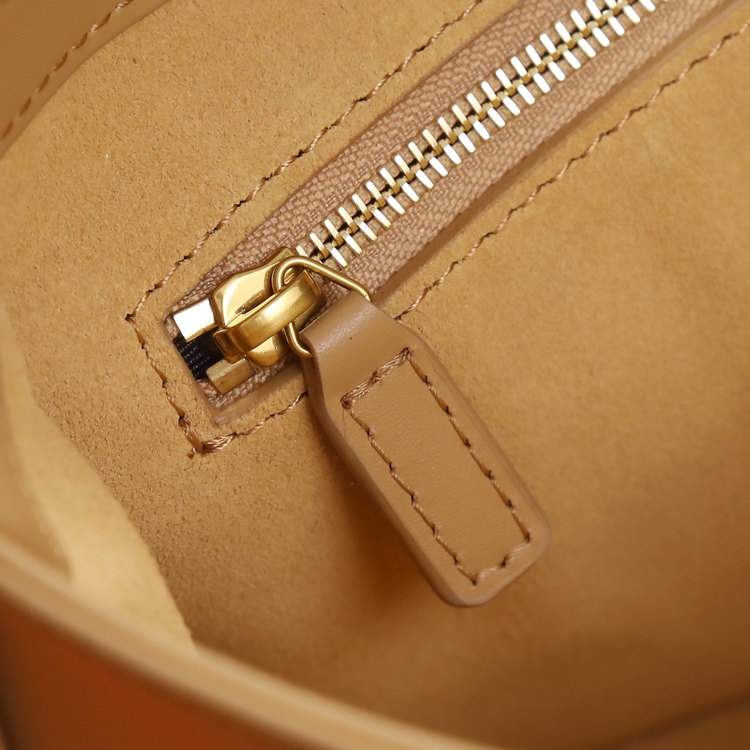 Handbags SAINT LAURENT 657228 size 25X14X6 cm - vstockx