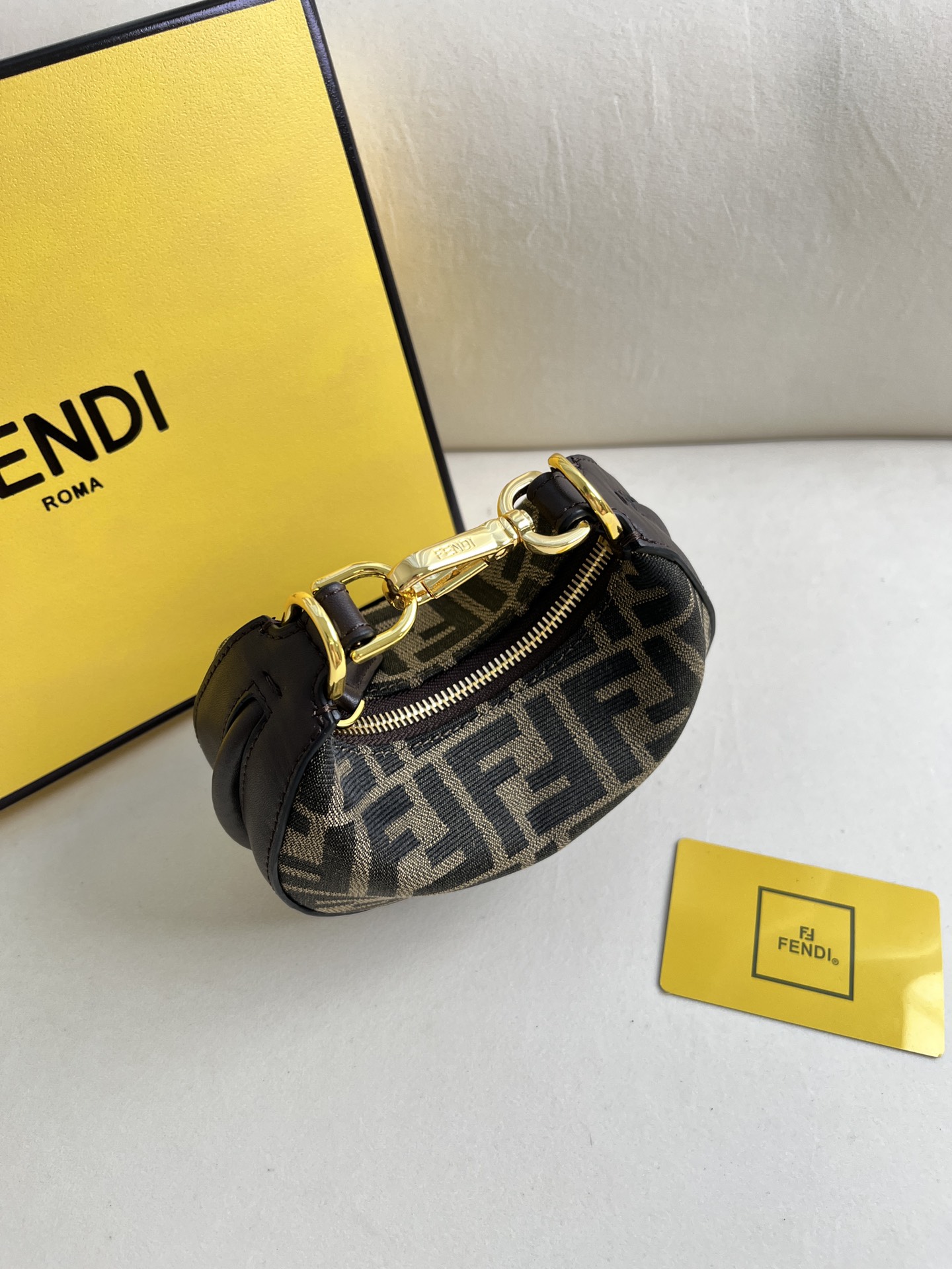 handbags FENDI 208 size:18*13*6.5 - vstockx