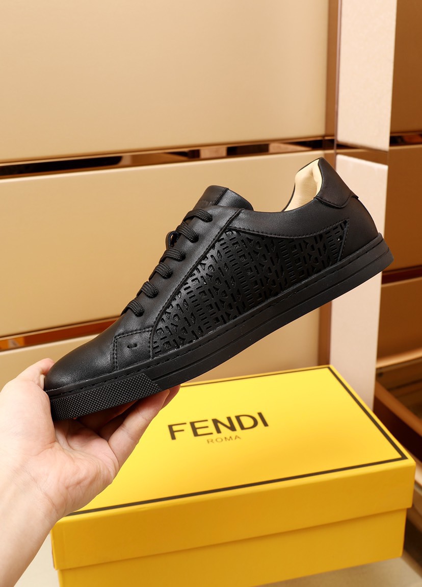 Fendi Low Top Sneakers 11 - vstockx