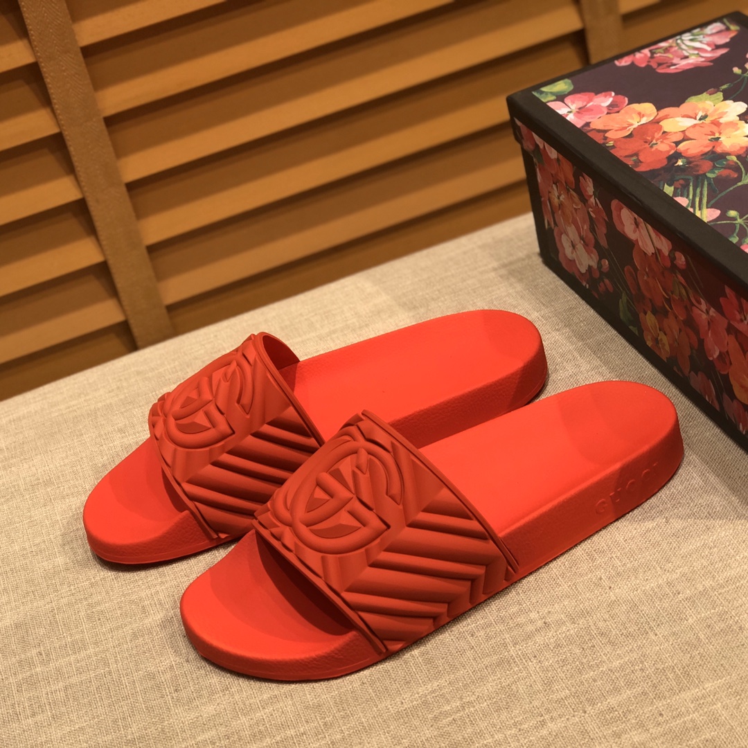 Gucci Slippers 52 - vstockx