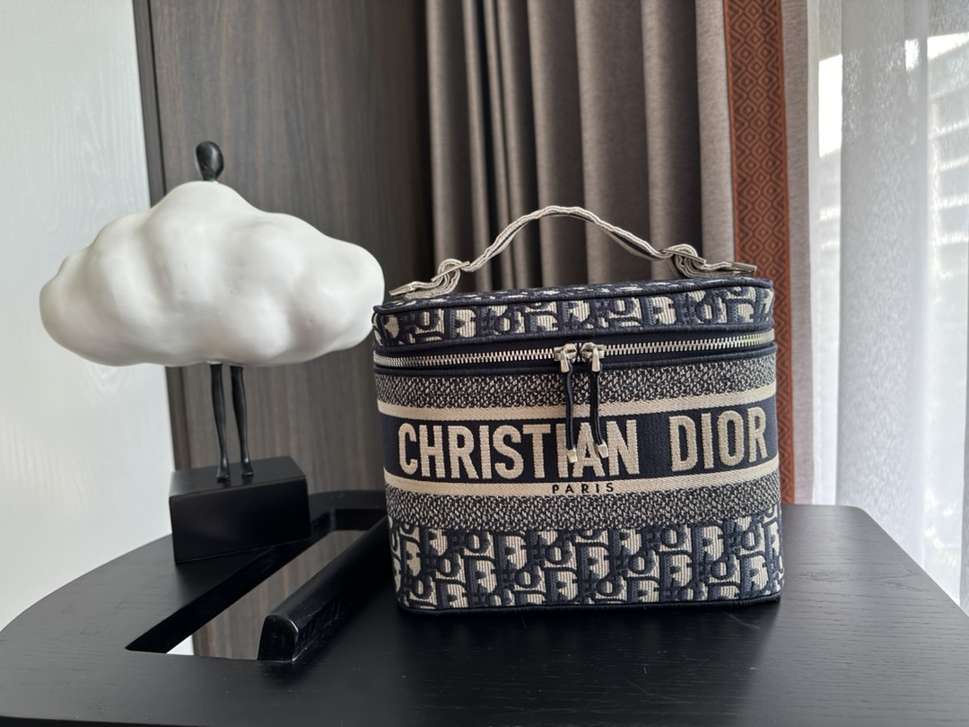 Handbags Dior Oblique size:25x 18x 8 cm - vstockx