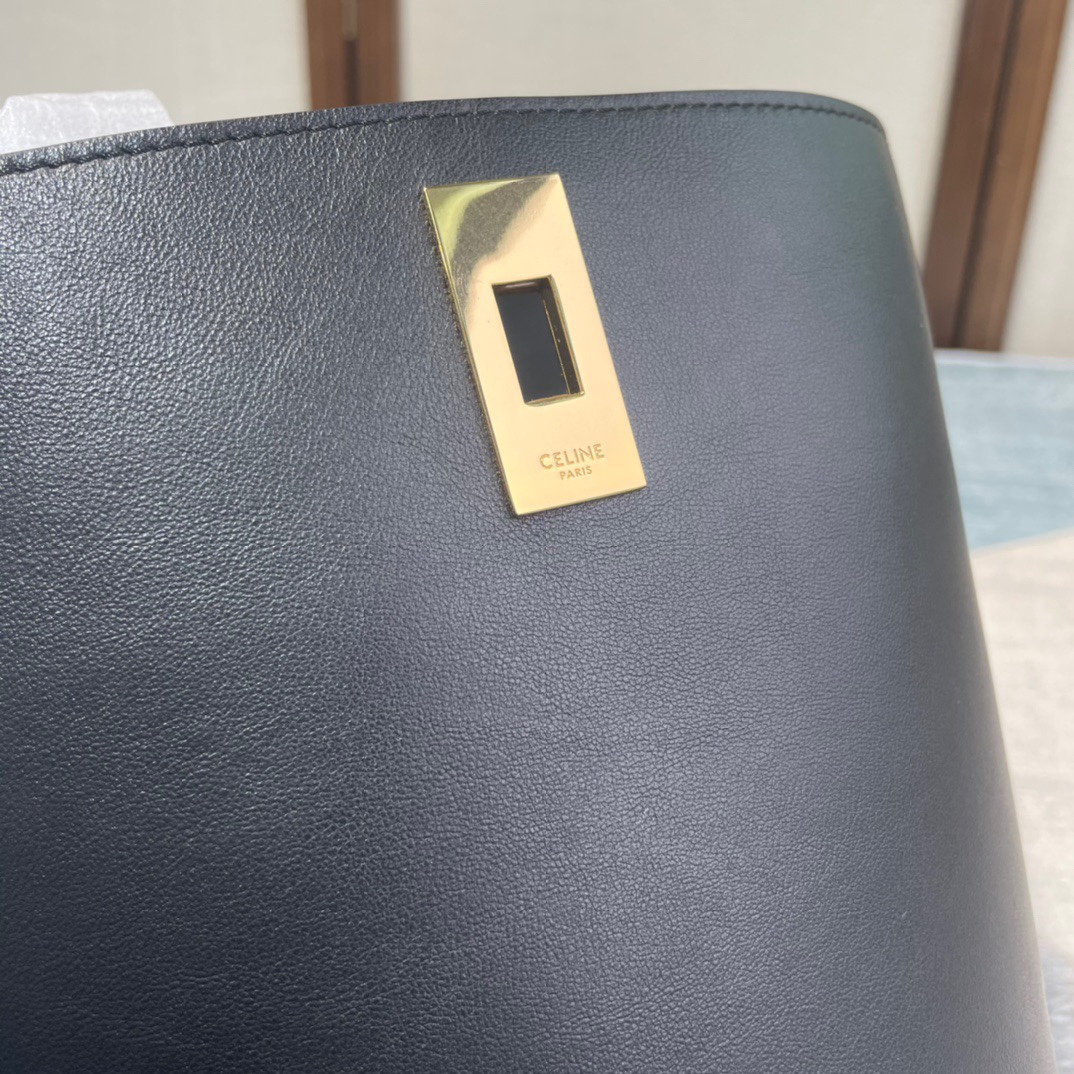 Handbags Celine TEEN BUCKET 16 197573 16 X 18 X 16 cm - vstockx