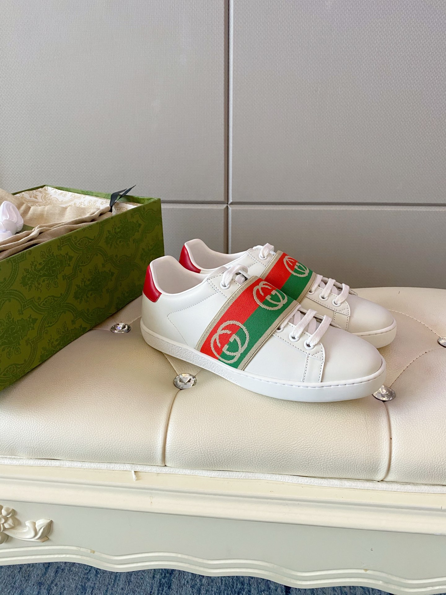 Gucci Women's Ace sneaker with bee sneaker 4 - vstockx