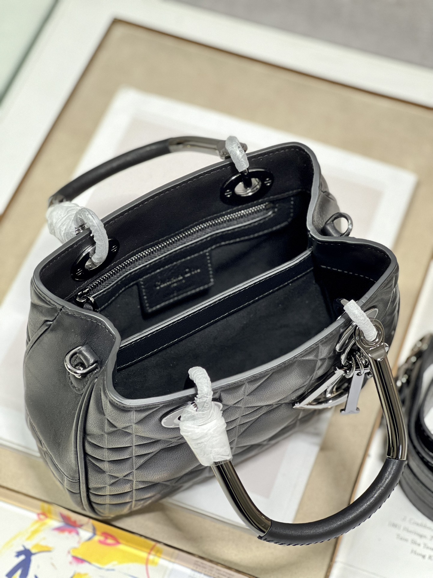 Handbag Dior 1202 size 23  26  8 cm - vstockx