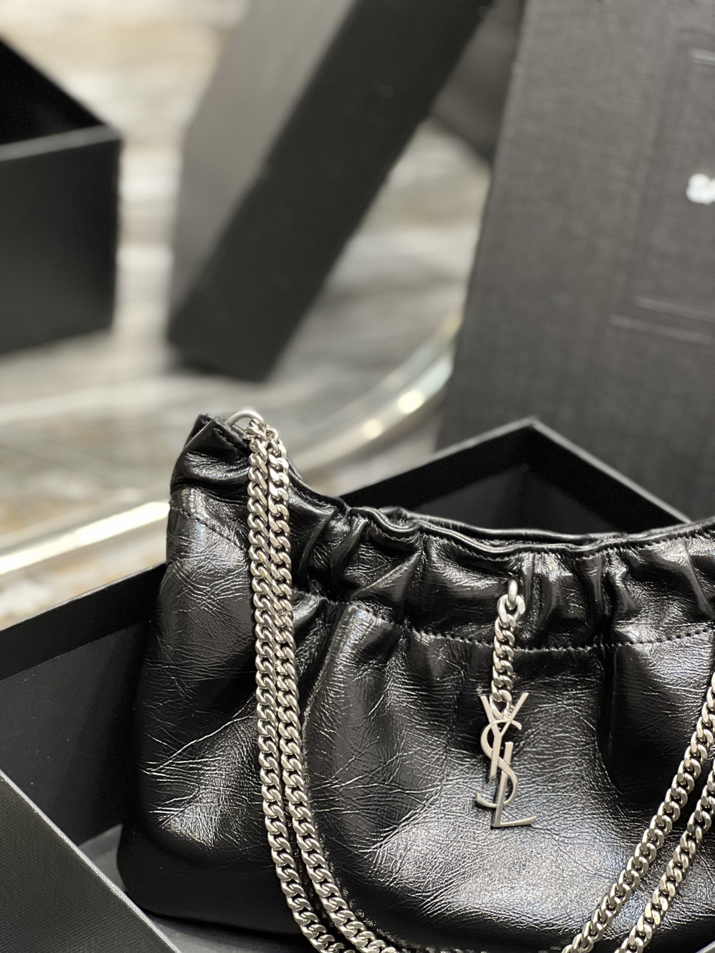 Handbags SAINT LAURENT 681632 size 24x14x4 cm - vstockx