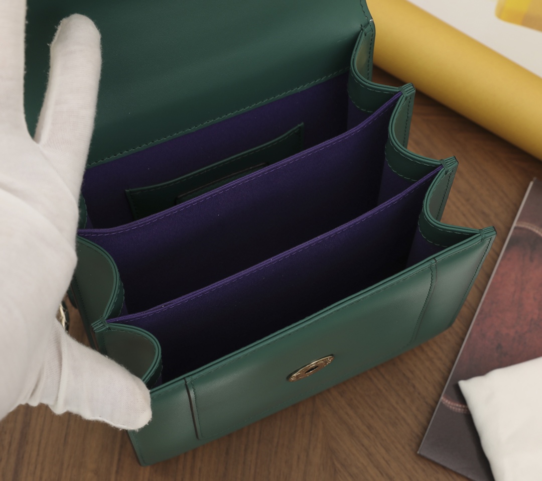 Handbags Bvlgari 28624791050 size:18*16*10cm - vstockx