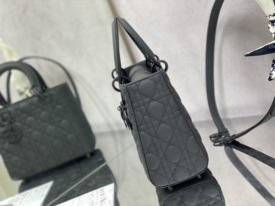 Handbag Dior size 24 cm - vstockx