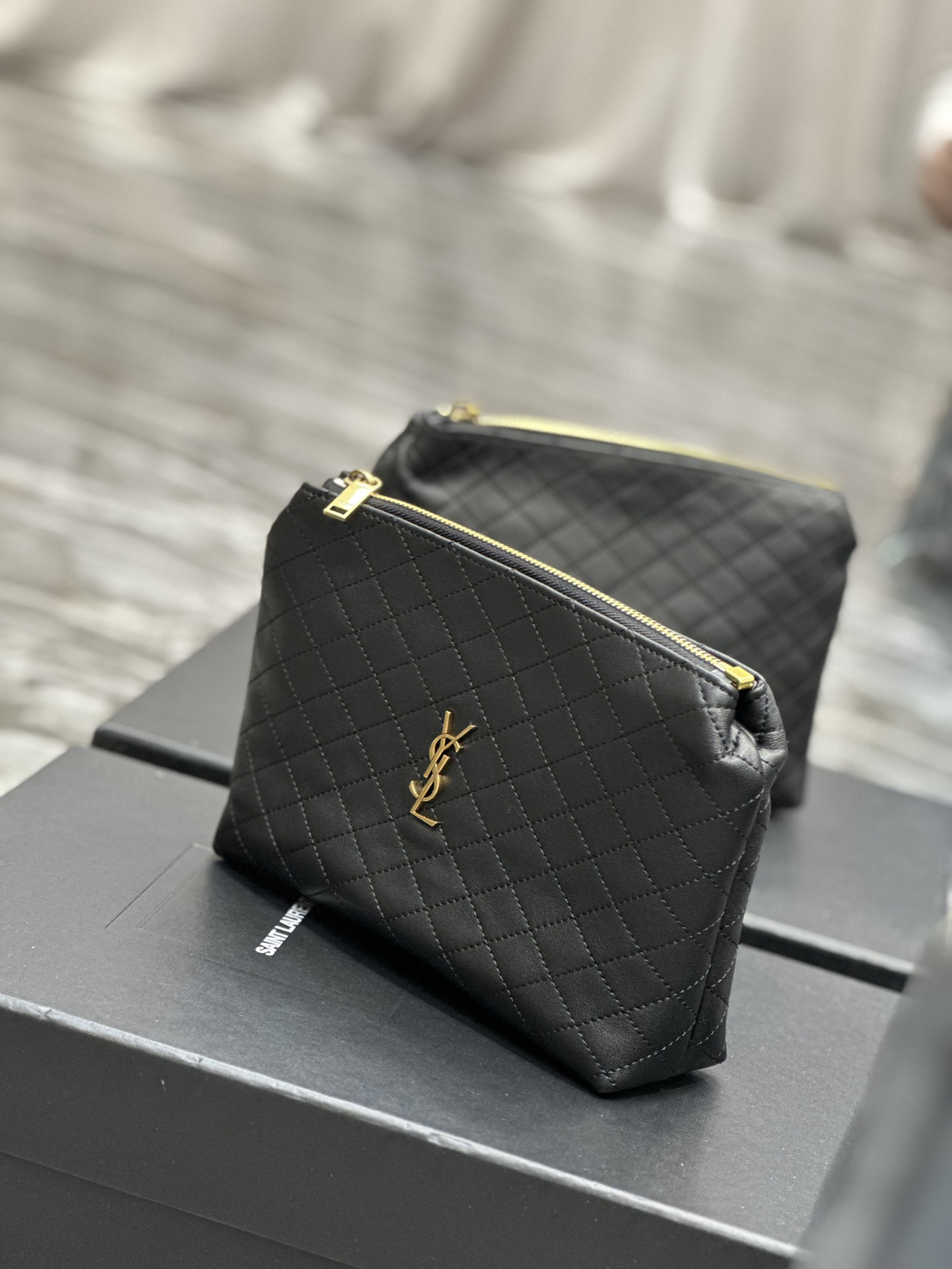 Handbags SAINT LAURENT 733955 size 23  17  5 cm - vstockx